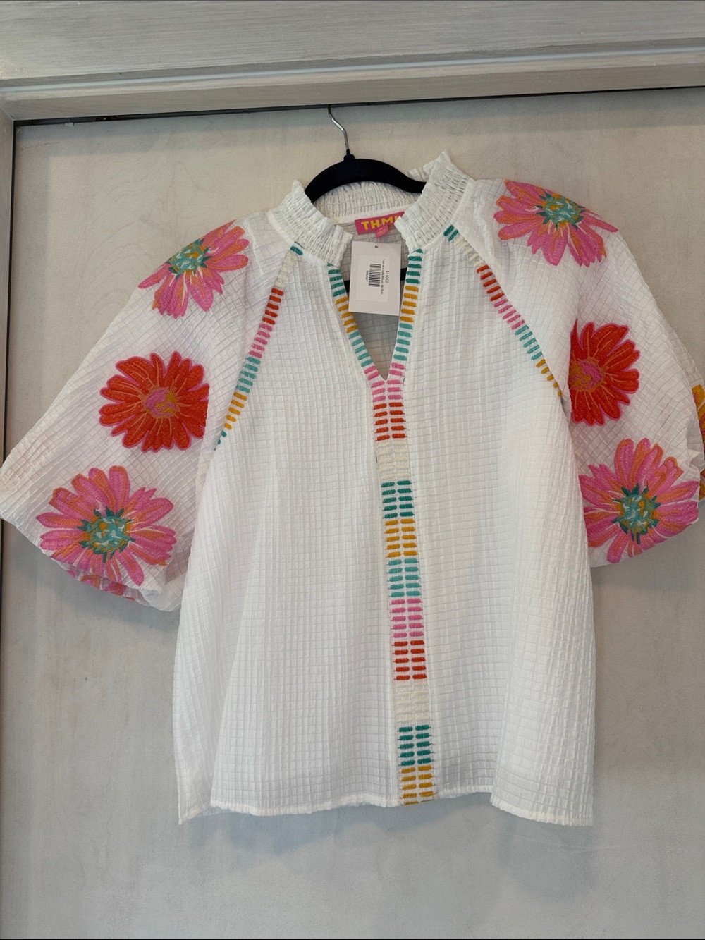 THML White Embroidered Floral Sleeve Peasant Top. NWT Size Medium - Picture 6 of 6